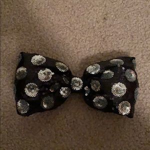 Cheer bow